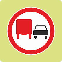 Дорожный знак с флуоресцентной окантовкой 3.22 Обгон грузовым автомобилям запрещен